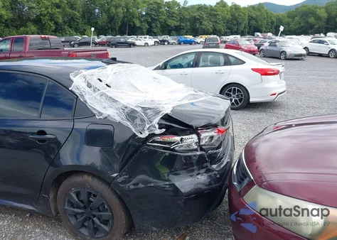 2021 Toyota Corolla Le z USA, uszkodzony, nr VIN 5YFEPMAE4MP232003